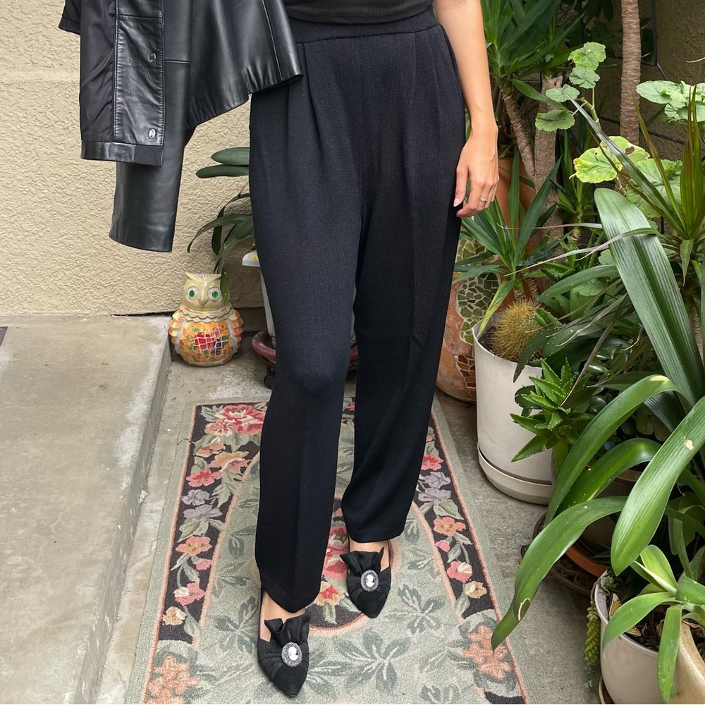 New vintage black St. John knitted pants with pockets